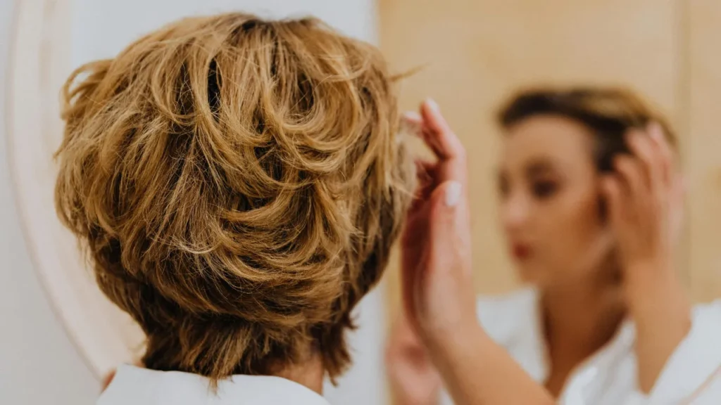 Cortes de cabelo curto feminino cacheado: liberdade, estilo e identidade